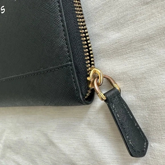 Marc Jacobs Elegant Black Zip Wallet - Picture 4 of 8